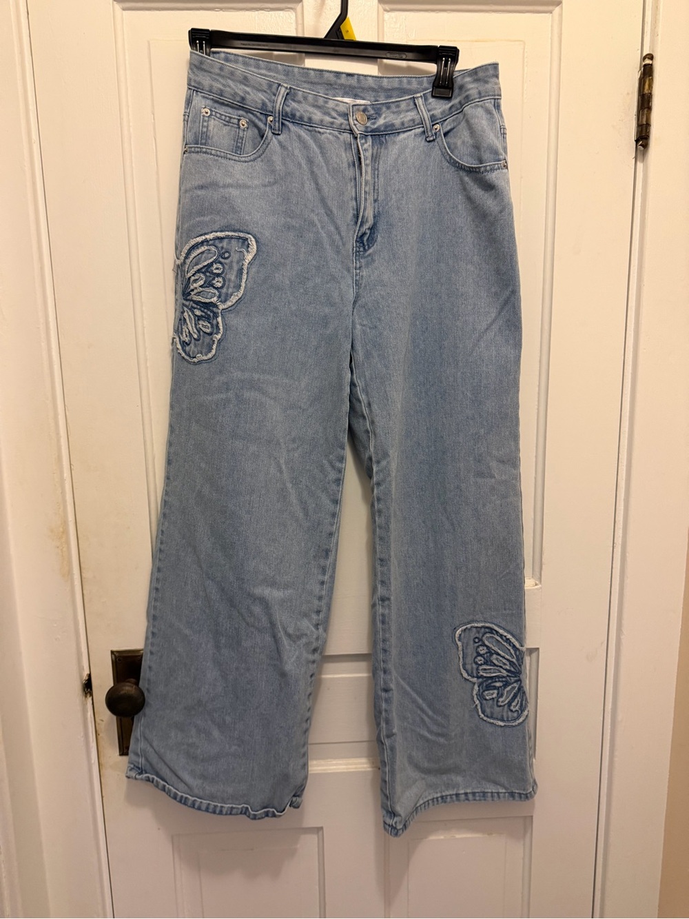 Light Blue Wide-Leg Women's Jeans with Butterfly Embroidery